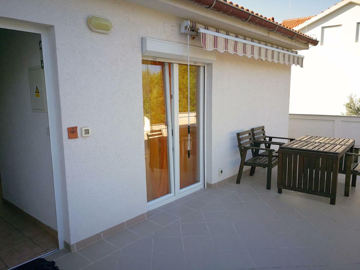 Family Friendly Apartments Island Rab Kampor Exterior photo