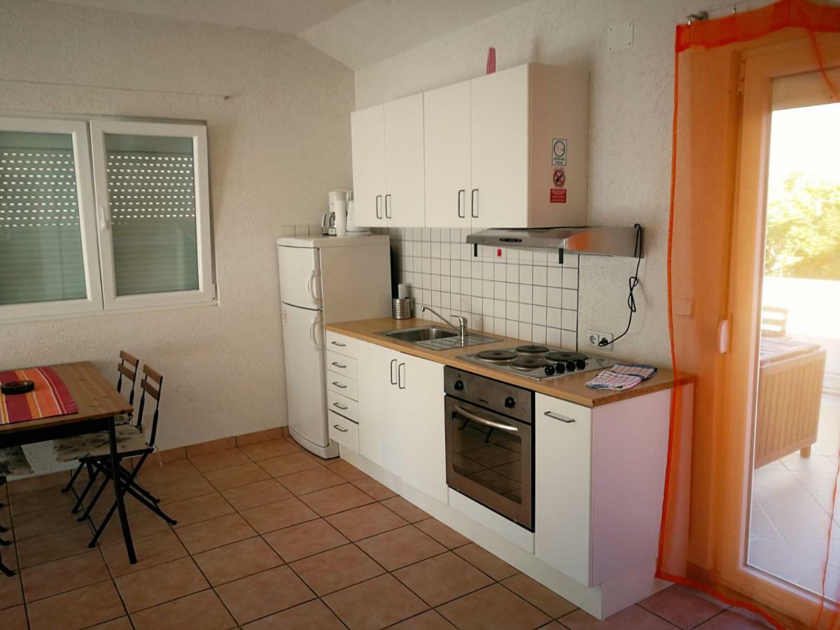 Family Friendly Apartments Island Rab Kampor Exterior photo