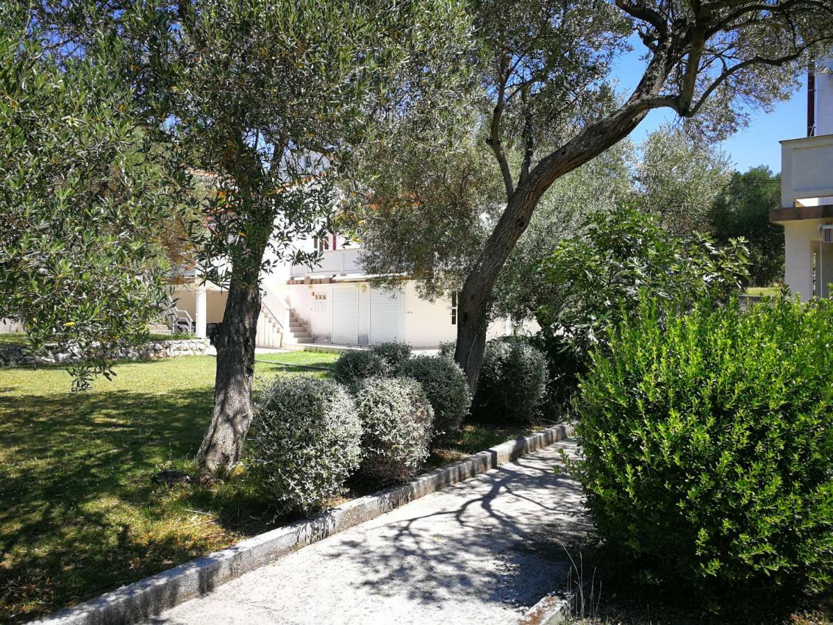 Family Friendly Apartments Island Rab Kampor Exterior photo