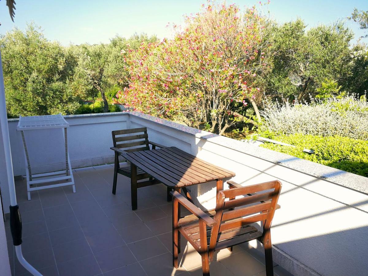 Family Friendly Apartments Island Rab Kampor Exterior photo
